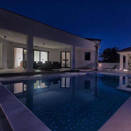 Villa Speranza With Illuminated Pool Пула Экстерьер фото