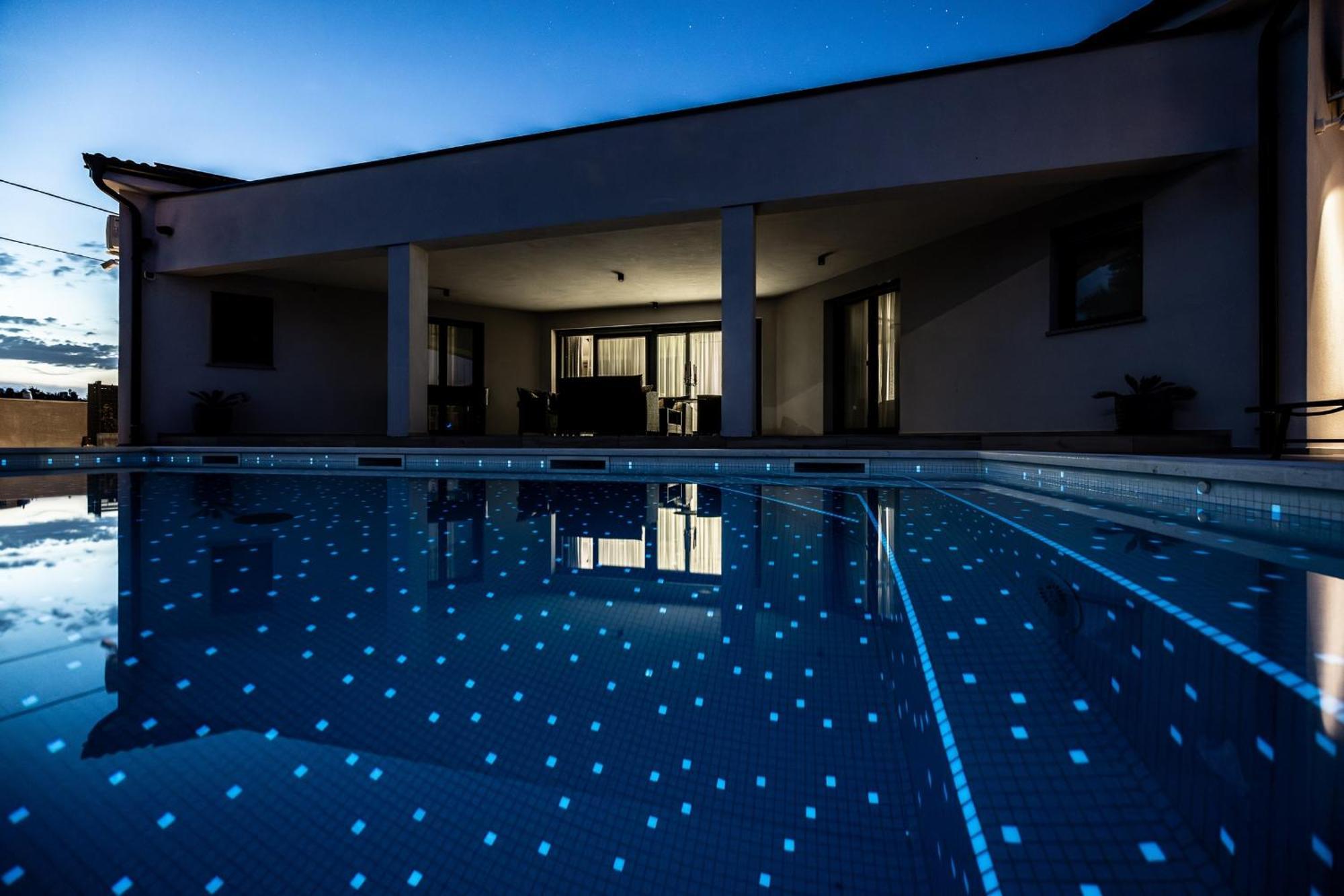 Villa Speranza With Illuminated Pool Пула Экстерьер фото